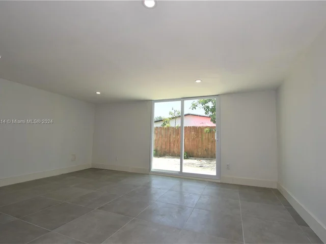 2432 NE 12th Ave, Pompano Beach FL 33064