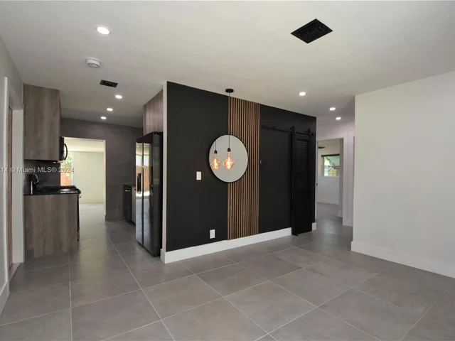 2432 NE 12th Ave, Pompano Beach FL 33064