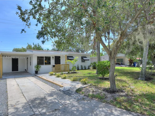 2432 NE 12th Ave, Pompano Beach FL 33064