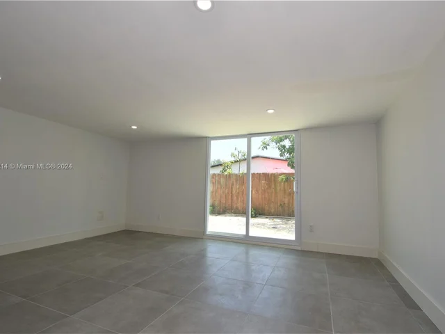 2432 NE 12th Ave, Pompano Beach FL 33064