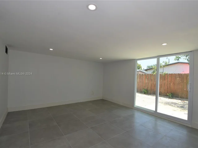 2432 NE 12th Ave, Pompano Beach FL 33064