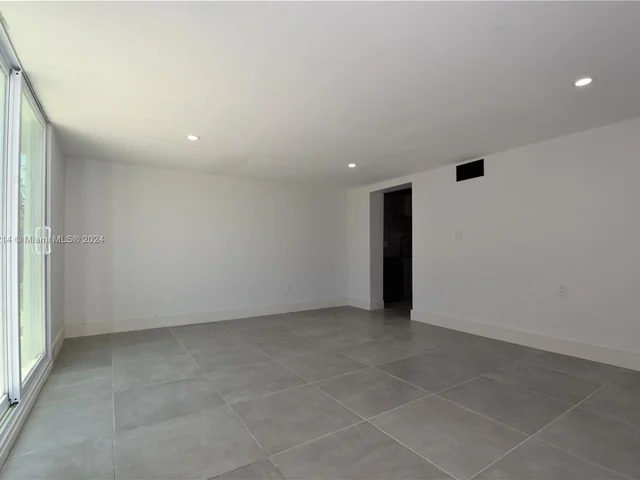 2432 NE 12th Ave, Pompano Beach FL 33064