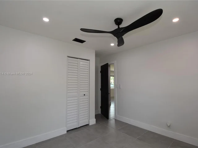 2432 NE 12th Ave, Pompano Beach FL 33064