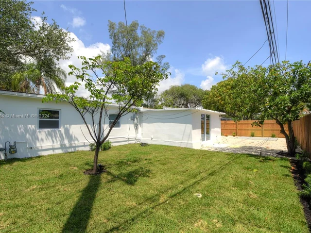 2432 NE 12th Ave, Pompano Beach FL 33064