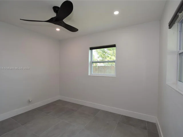 2432 NE 12th Ave, Pompano Beach FL 33064