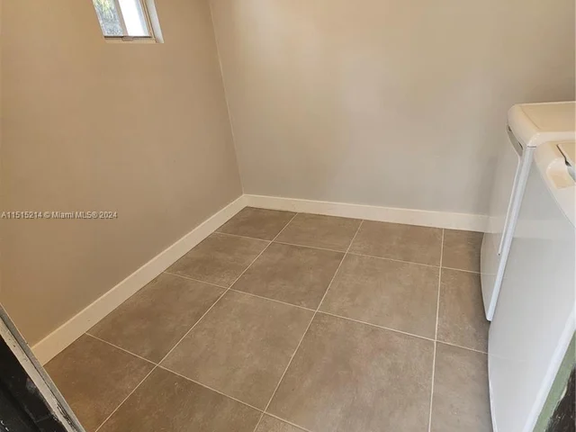 2432 NE 12th Ave, Pompano Beach FL 33064