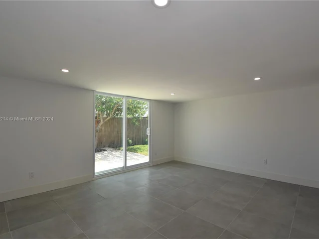 2432 NE 12th Ave, Pompano Beach FL 33064