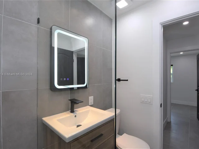 2432 NE 12th Ave, Pompano Beach FL 33064