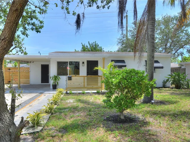 2432 NE 12th Ave, Pompano Beach FL 33064