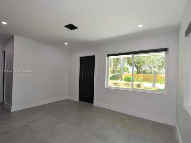 2432 NE 12th Ave, Pompano Beach FL 33064