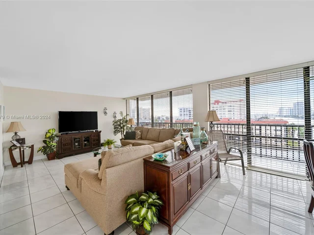 2017 S Ocean Dr # 610, Hallandale Beach FL 33009