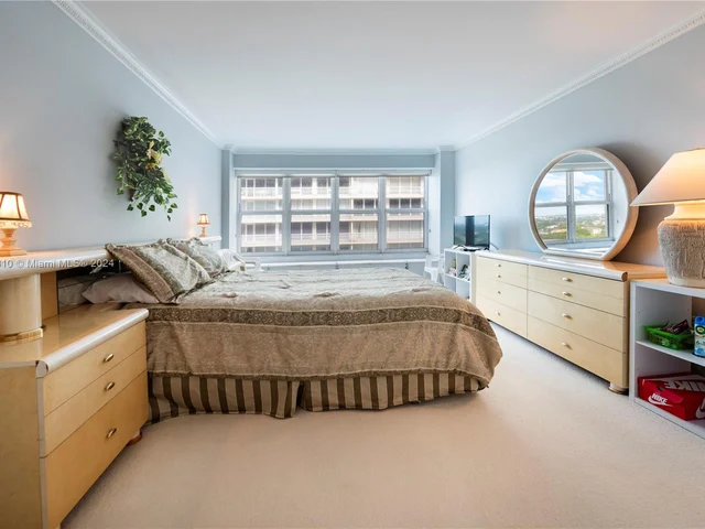 4010 Galt Ocean Dr # 914, Fort Lauderdale FL 33308