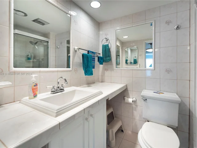 4010 Galt Ocean Dr # 914, Fort Lauderdale FL 33308