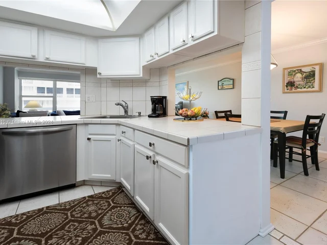 4010 Galt Ocean Dr # 914, Fort Lauderdale FL 33308