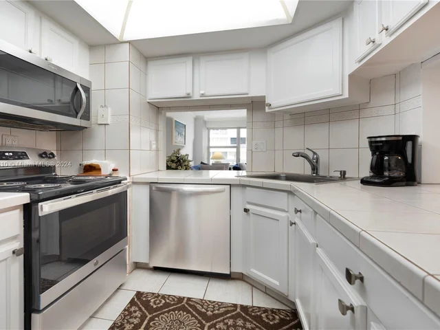 4010 Galt Ocean Dr # 914, Fort Lauderdale FL 33308