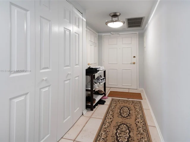 4010 Galt Ocean Dr # 914, Fort Lauderdale FL 33308