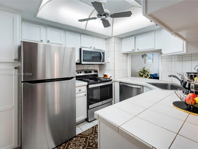 4010 Galt Ocean Dr # 914, Fort Lauderdale FL 33308