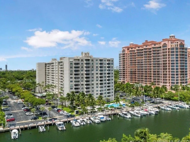90 Edgewater Dr # 522, Coral Gables FL 33133
