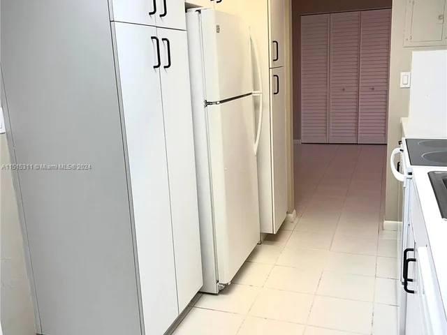 90 Edgewater Dr # 522, Coral Gables FL 33133