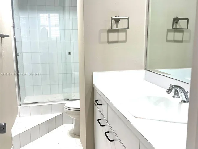 90 Edgewater Dr # 522, Coral Gables FL 33133