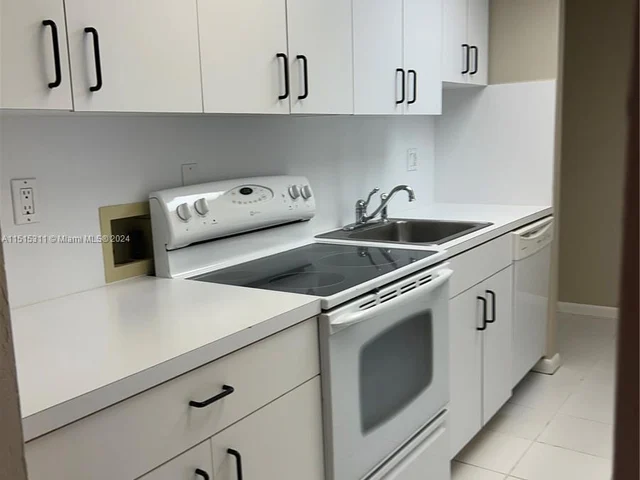 90 Edgewater Dr # 522, Coral Gables FL 33133