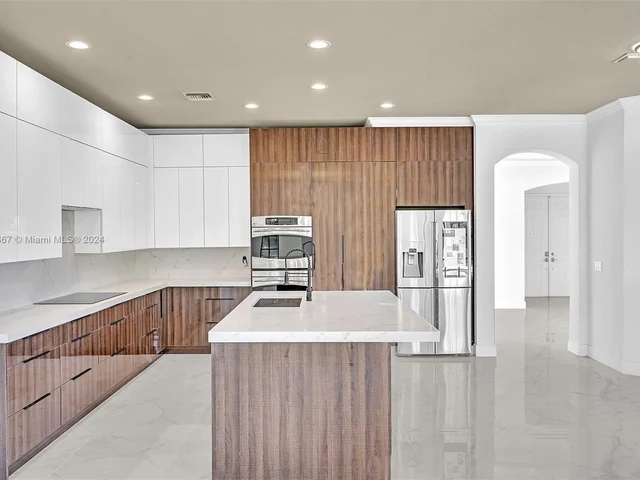 8731 NW 41st St, Cooper City FL 33024