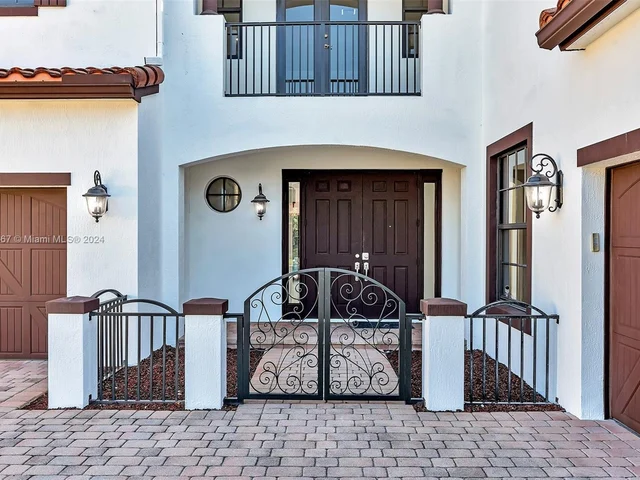 8731 NW 41st St, Cooper City FL 33024