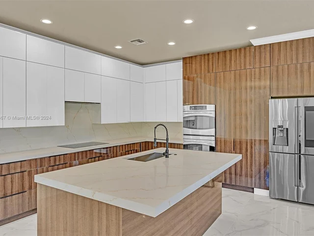 8731 NW 41st St, Cooper City FL 33024