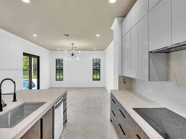 8731 NW 41st St, Cooper City FL 33024