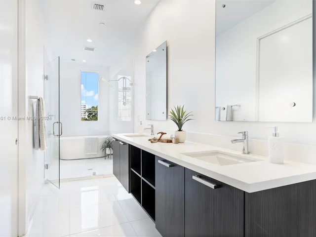 1025 NE 18th Ave # 306, Fort Lauderdale FL 33304