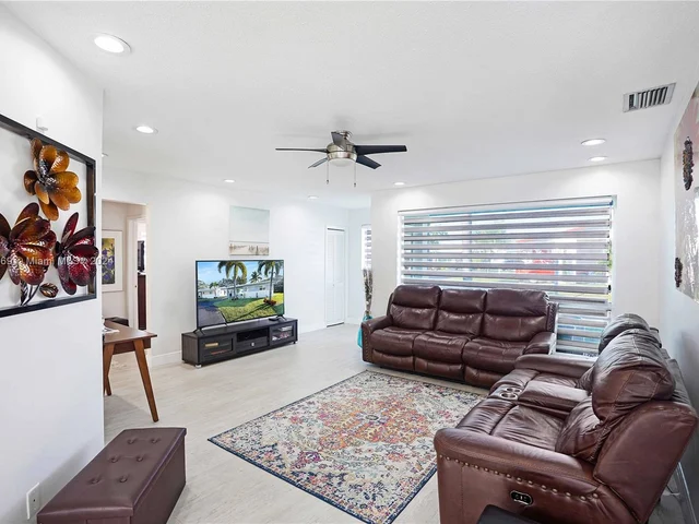 2447 Garland Cir # 196, Hollywood FL 33021