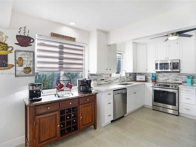 2447 Garland Cir # 196, Hollywood FL 33021