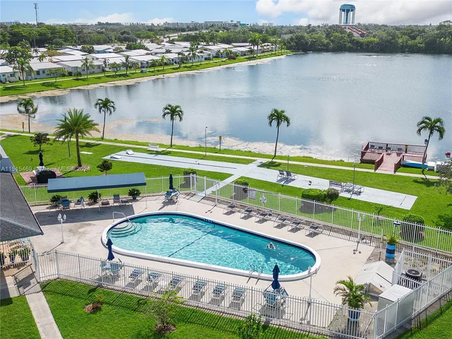 2447 Garland Cir # 196, Hollywood FL 33021