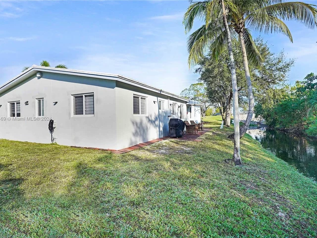 2447 Garland Cir # 196, Hollywood FL 33021