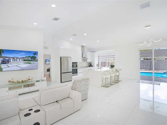 15235 SW 140th St, Miami FL 33196