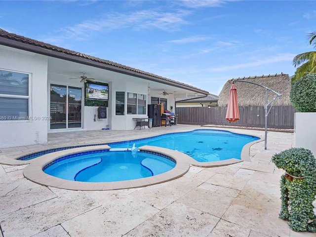 15235 SW 140th St, Miami FL 33196