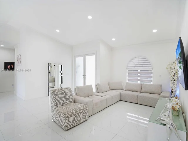 15235 SW 140th St, Miami FL 33196