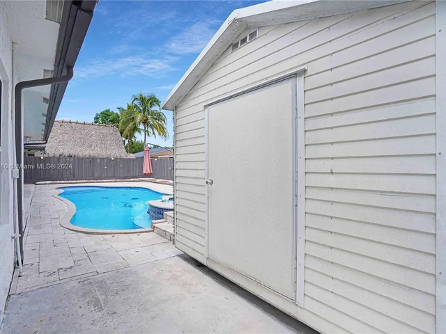 15235 SW 140th St, Miami FL 33196