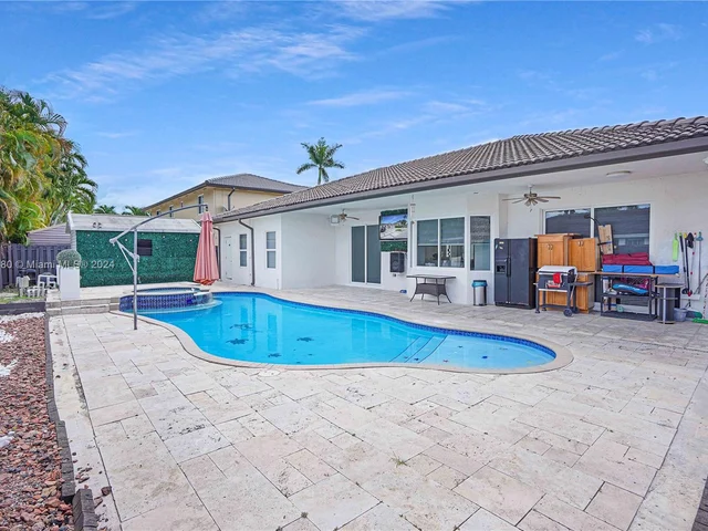 15235 SW 140th St, Miami FL 33196