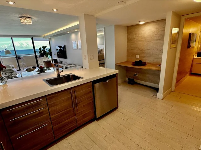 2555 Collins Ave # 2105, Miami Beach FL 33140