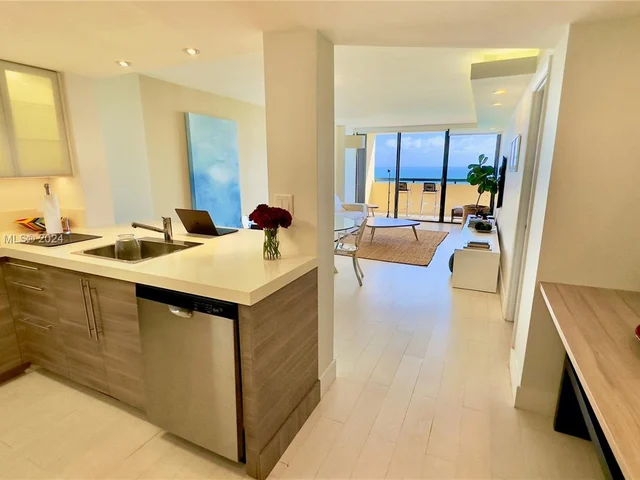 2555 Collins Ave # 2105, Miami Beach FL 33140