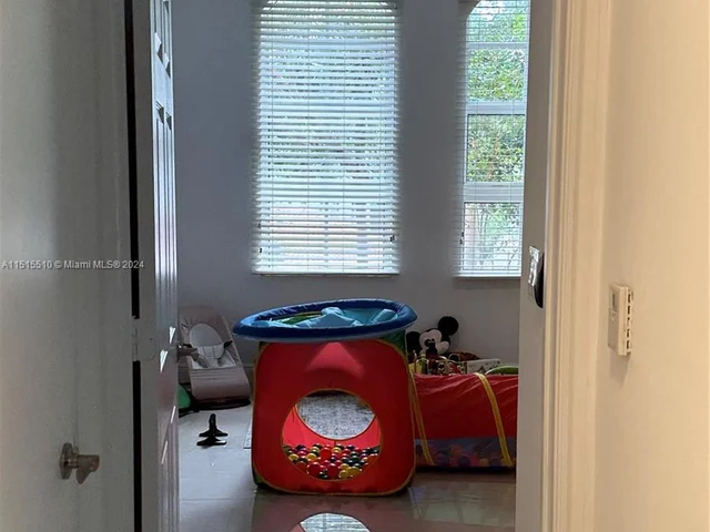 3001 NE 185th St # 225, Aventura FL 33180