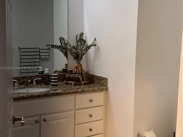 3001 NE 185th St # 225, Aventura FL 33180