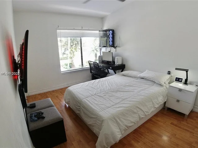 16432 NE 26th Ave # 5, North Miami Beach FL 33160