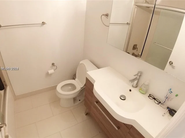 16432 NE 26th Ave # 5, North Miami Beach FL 33160