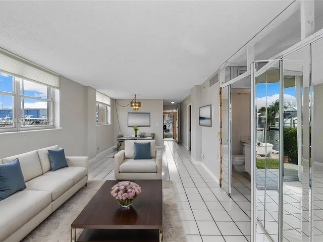 1777 SE 15th St # 122, Fort Lauderdale FL 33316