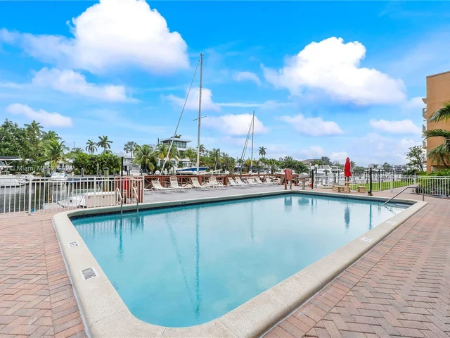 1777 SE 15th St # 122, Fort Lauderdale FL 33316