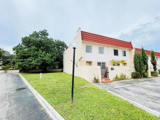 4026 Inverrary Dr # 8A, Lauderhill FL 33319