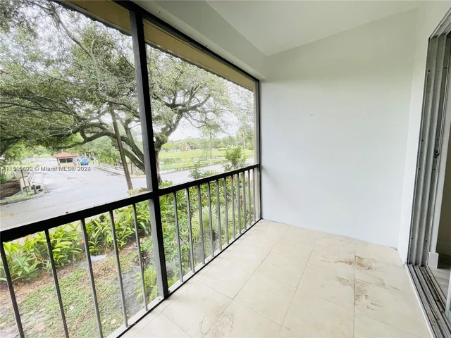 4026 Inverrary Dr # 8A, Lauderhill FL 33319