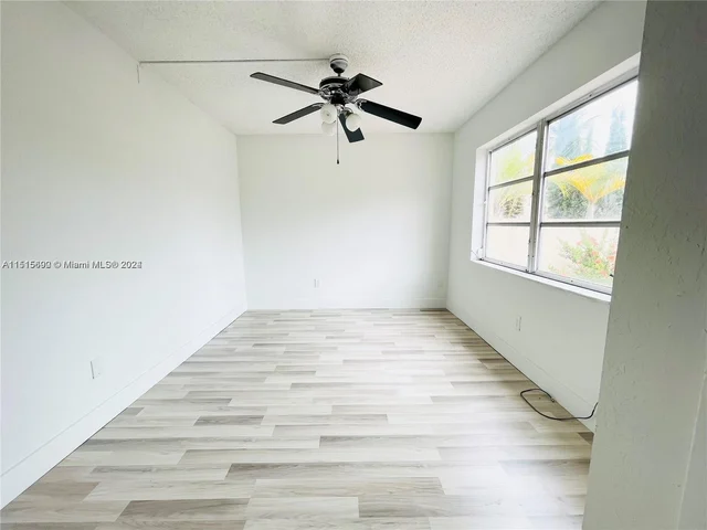 4026 Inverrary Dr # 8A, Lauderhill FL 33319